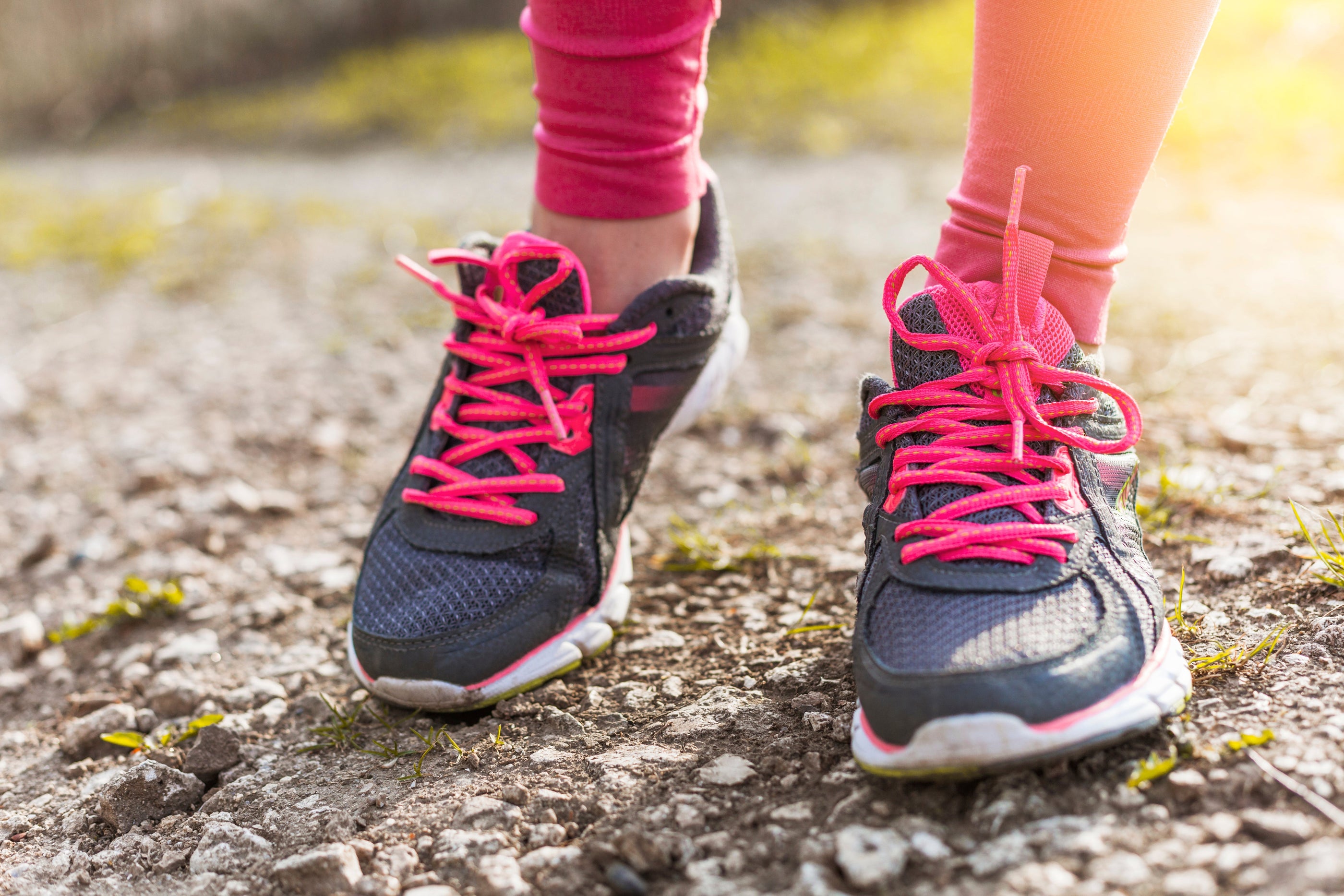 Sportschoenen in de wasmachine wassen: kan dat veilig? - Simplewas